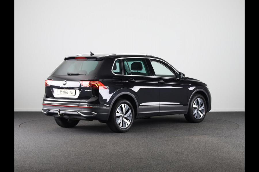Volkswagen Tiguan 1.4 TSI eHybrid Elegance | Automaat | Ergo Active Voorstoelen | Head Up Display | Wegklapbare Trekhaak | Full Map Navigatie | 360 graden Camera |