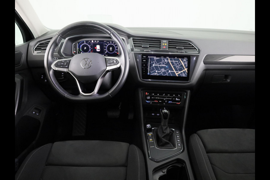 Volkswagen Tiguan 1.4 TSI eHybrid Elegance | Automaat | Ergo Active Voorstoelen | Head Up Display | Wegklapbare Trekhaak | Full Map Navigatie | 360 graden Camera |