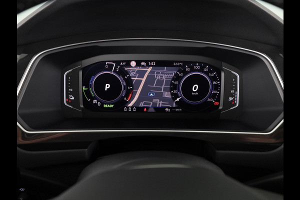 Volkswagen Tiguan 1.4 TSI eHybrid Elegance | Automaat | Ergo Active Voorstoelen | Head Up Display | Wegklapbare Trekhaak | Full Map Navigatie | 360 graden Camera |