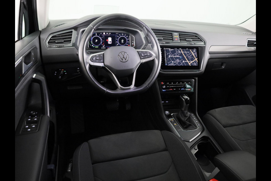 Volkswagen Tiguan 1.4 TSI eHybrid Elegance | Automaat | Ergo Active Voorstoelen | Head Up Display | Wegklapbare Trekhaak | Full Map Navigatie | 360 graden Camera |
