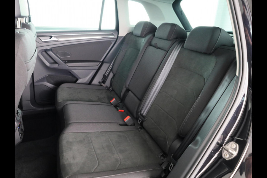 Volkswagen Tiguan 1.4 TSI eHybrid Elegance | Automaat | Ergo Active Voorstoelen | Head Up Display | Wegklapbare Trekhaak | Full Map Navigatie | 360 graden Camera |