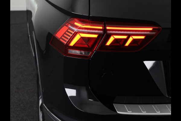Volkswagen Tiguan 1.4 TSI eHybrid Elegance | Automaat | Ergo Active Voorstoelen | Head Up Display | Wegklapbare Trekhaak | Full Map Navigatie | 360 graden Camera |