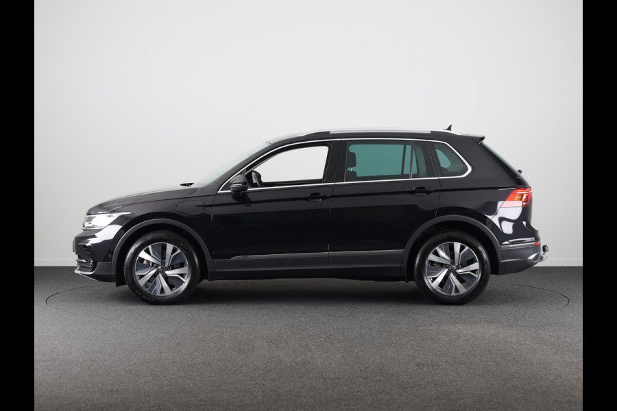 Volkswagen Tiguan 1.4 TSI eHybrid Elegance | Automaat | Ergo Active Voorstoelen | Head Up Display | Wegklapbare Trekhaak | Full Map Navigatie | 360 graden Camera |