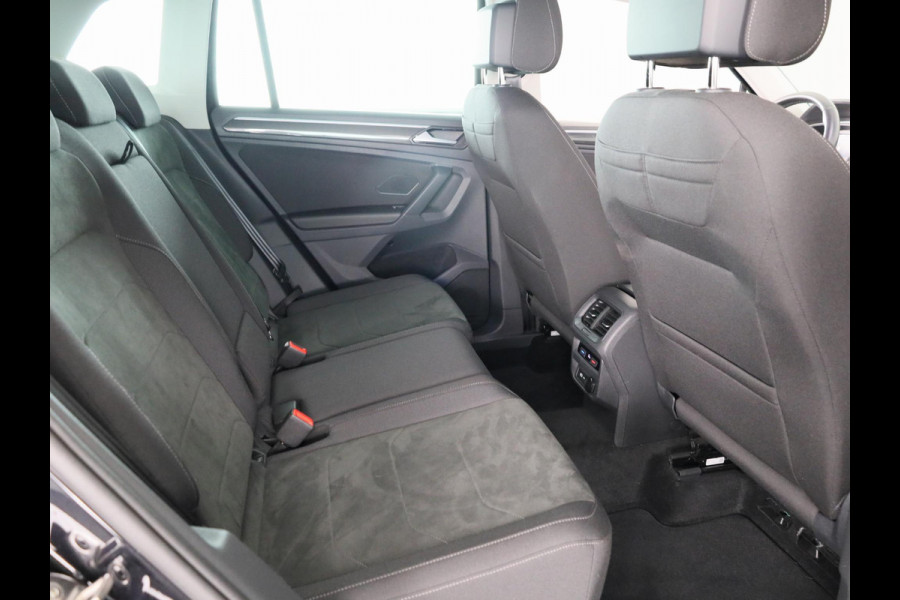 Volkswagen Tiguan 1.4 TSI eHybrid Elegance | Automaat | Ergo Active Voorstoelen | Head Up Display | Wegklapbare Trekhaak | Full Map Navigatie | 360 graden Camera |