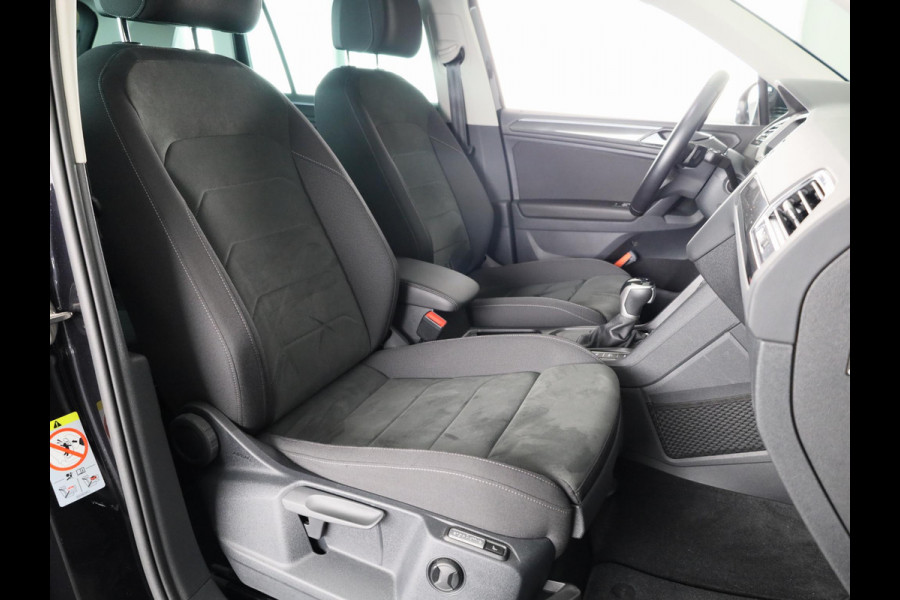 Volkswagen Tiguan 1.4 TSI eHybrid Elegance | Automaat | Ergo Active Voorstoelen | Head Up Display | Wegklapbare Trekhaak | Full Map Navigatie | 360 graden Camera |