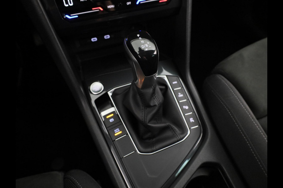 Volkswagen Tiguan 1.4 TSI eHybrid Elegance | Automaat | Ergo Active Voorstoelen | Head Up Display | Wegklapbare Trekhaak | Full Map Navigatie | 360 graden Camera |