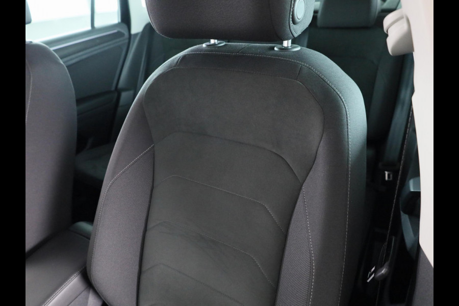 Volkswagen Tiguan 1.4 TSI eHybrid Elegance | Automaat | Ergo Active Voorstoelen | Head Up Display | Wegklapbare Trekhaak | Full Map Navigatie | 360 graden Camera |