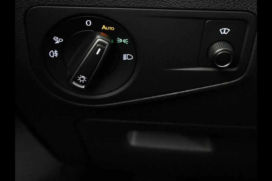 Volkswagen Tiguan 1.4 TSI eHybrid Elegance | Automaat | Ergo Active Voorstoelen | Head Up Display | Wegklapbare Trekhaak | Full Map Navigatie | 360 graden Camera |