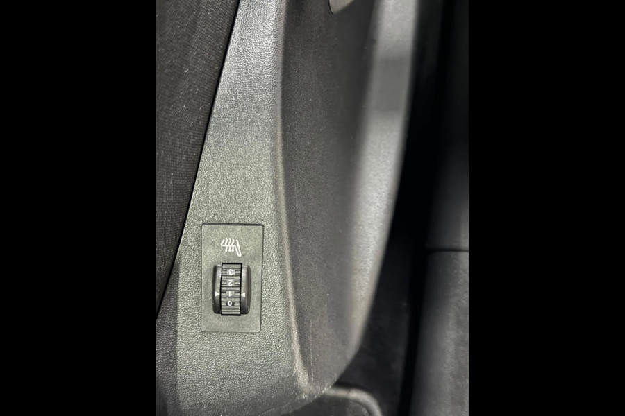 Peugeot 2008 1.2 PureTech Signature Garantie CarPlay StoelVW Parkeersensoren Cruise Navi Led Rijklaar