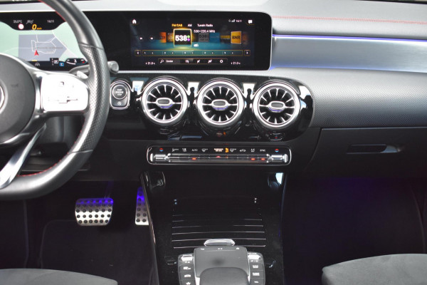 Mercedes-Benz CLA-Klasse Shooting Brake 200 AMG NIGHT | SFEERVERLICHTING | TREKHAAK | APPLE CARPLAY | ANDROID AUTO | CAMERA | NAP