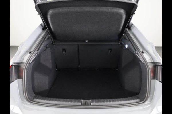 Audi Q4 Sportback e-tron 45 quattro S Edition 82 kWh panoramadak, achteruitrij camera, adaptive cruise control, optiek pakket zwart plus, privacy glass, lichtpakket, spiegelkappen zwart