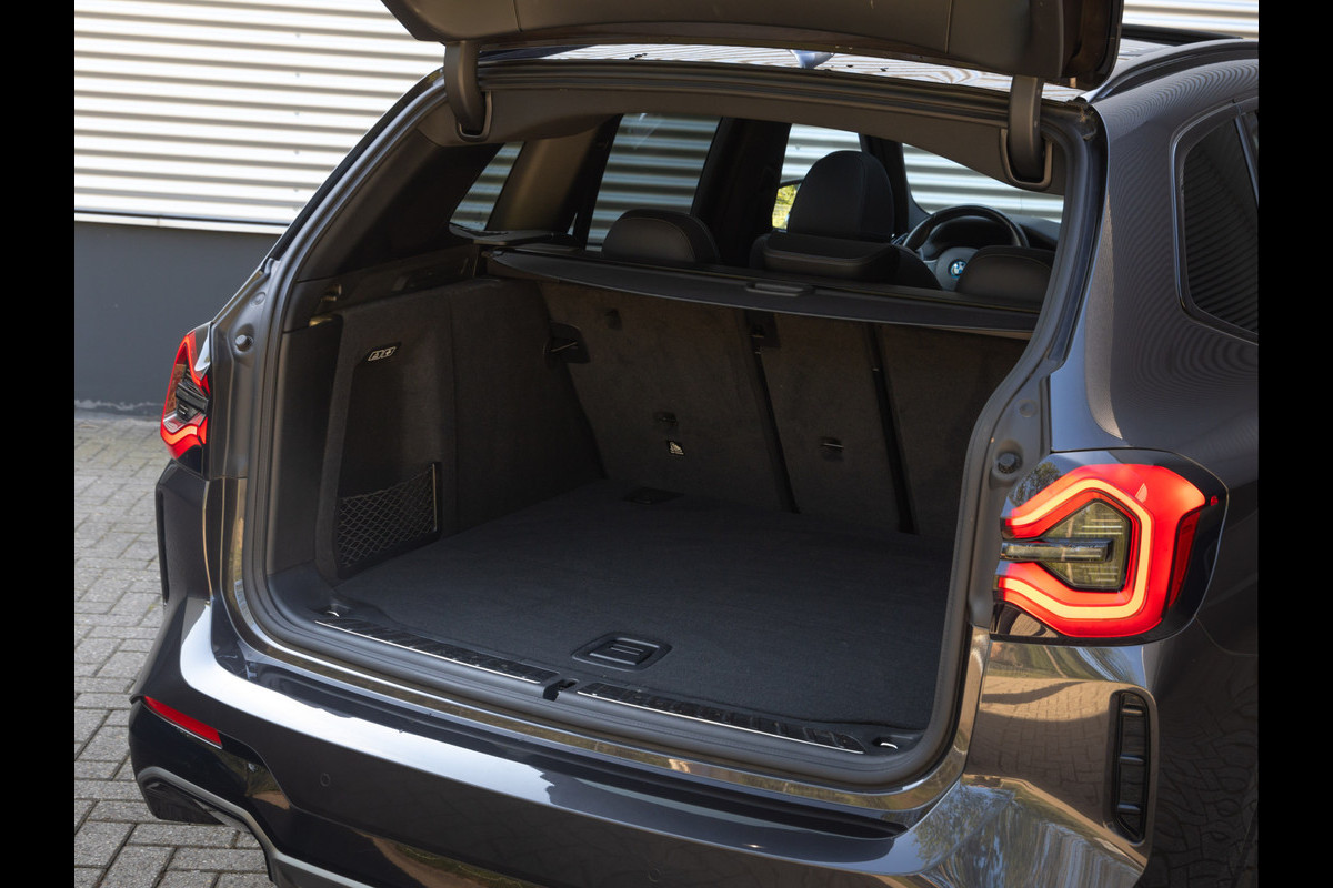 BMW iX3 High Executive - Pano - Stuurwiel Verwarmd - Getint Glas BMW iX3 High Executive - Pano - Stuurwiel Verwarmd - Getint Glas