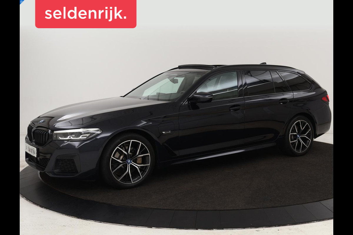 BMW 5 Serie 530e xDrive M Sport | Panoramadak | Harman/Kardon | Stoel & stuurverwarming | Adaptive cruise | Camera | Trekhaak | Carplay | Achterbankverwarming | Live Cockpit | Sportstoelen BMW 5 Serie 530e xDrive M Sport | Panoramadak | Harman/Kardon | Stoel & stuurverwarming | Adaptive cruise | Camera | Trekhaak | Carplay | Achterbankverwarming | Live Cockpit | Sportstoelen
