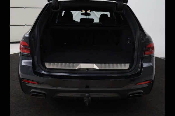 BMW 5 Serie 530e xDrive M Sport | Panoramadak | Harman/Kardon | Stoel & stuurverwarming | Adaptive cruise | Camera | Trekhaak | Carplay | Achterbankverwarming | Live Cockpit | Sportstoelen