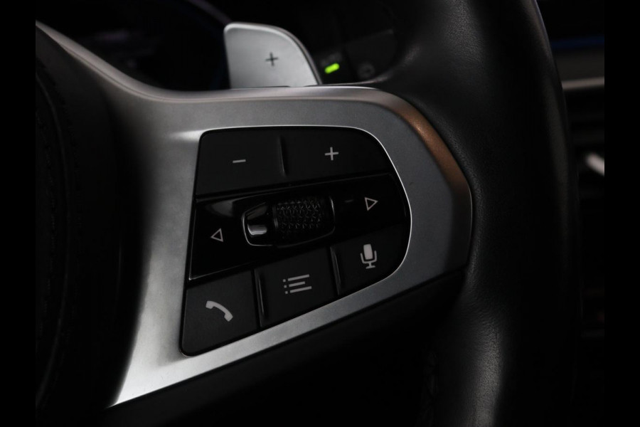 BMW 5 Serie 530e xDrive M Sport | Panoramadak | Harman/Kardon | Stoel & stuurverwarming | Adaptive cruise | Camera | Trekhaak | Carplay | Achterbankverwarming | Live Cockpit | Sportstoelen