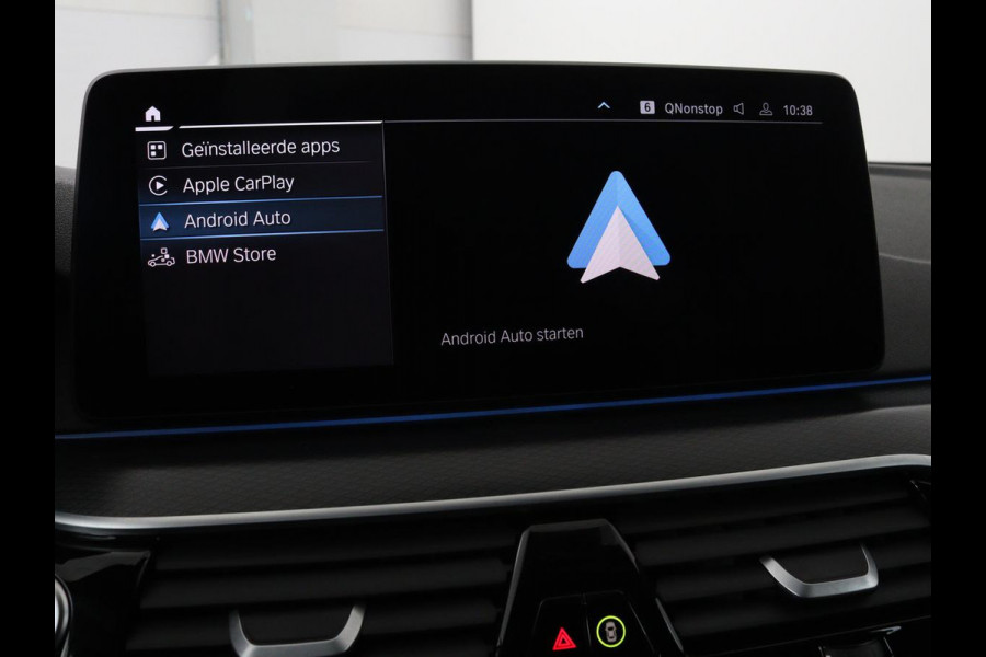 BMW 5 Serie 530e xDrive M Sport | Panoramadak | Harman/Kardon | Stoel & stuurverwarming | Adaptive cruise | Camera | Trekhaak | Carplay | Achterbankverwarming | Live Cockpit | Sportstoelen