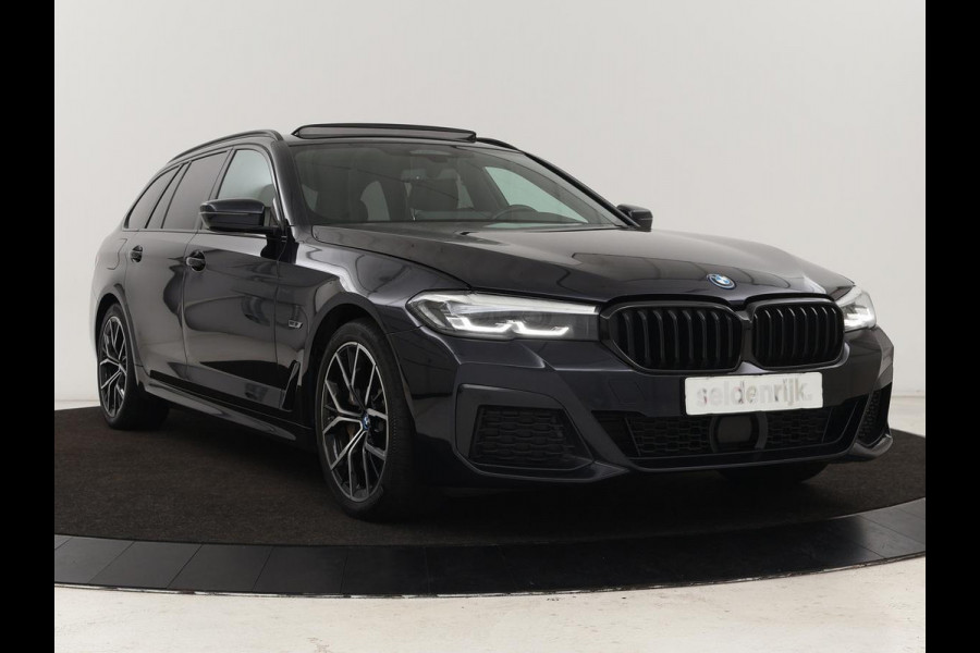 BMW 5 Serie 530e xDrive M Sport | Panoramadak | Harman/Kardon | Stoel & stuurverwarming | Adaptive cruise | Camera | Trekhaak | Carplay | Achterbankverwarming | Live Cockpit | Sportstoelen