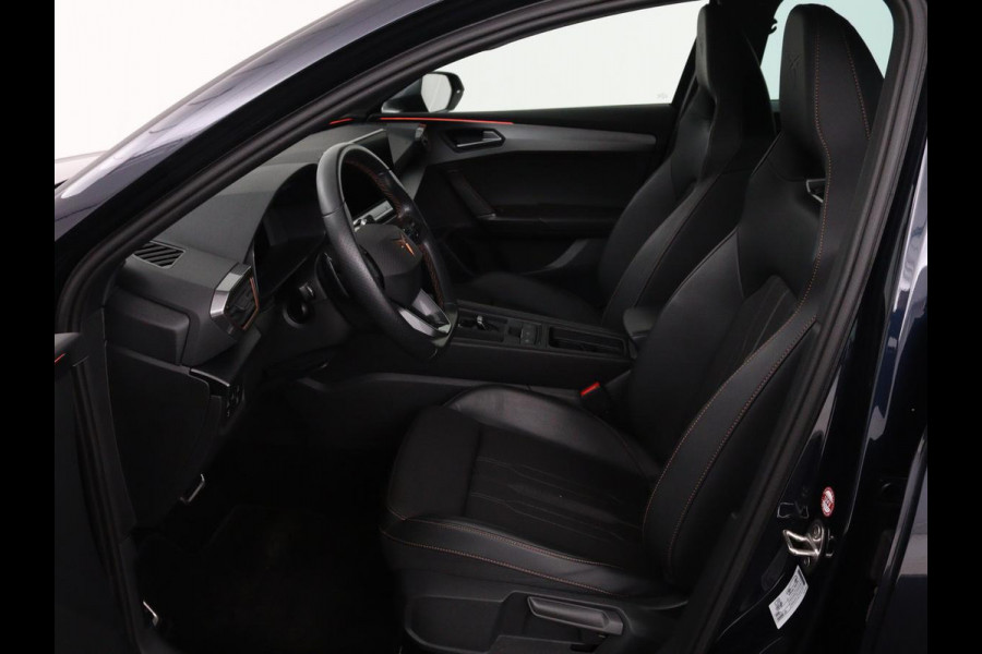 CUPRA Leon 1.4 e-Hybrid | Camera | Adaptive cruise | Stuurverwarming | Navigatie | Sportstoelen | Sfeerverlichting | Keyless | Full LED | PHEV