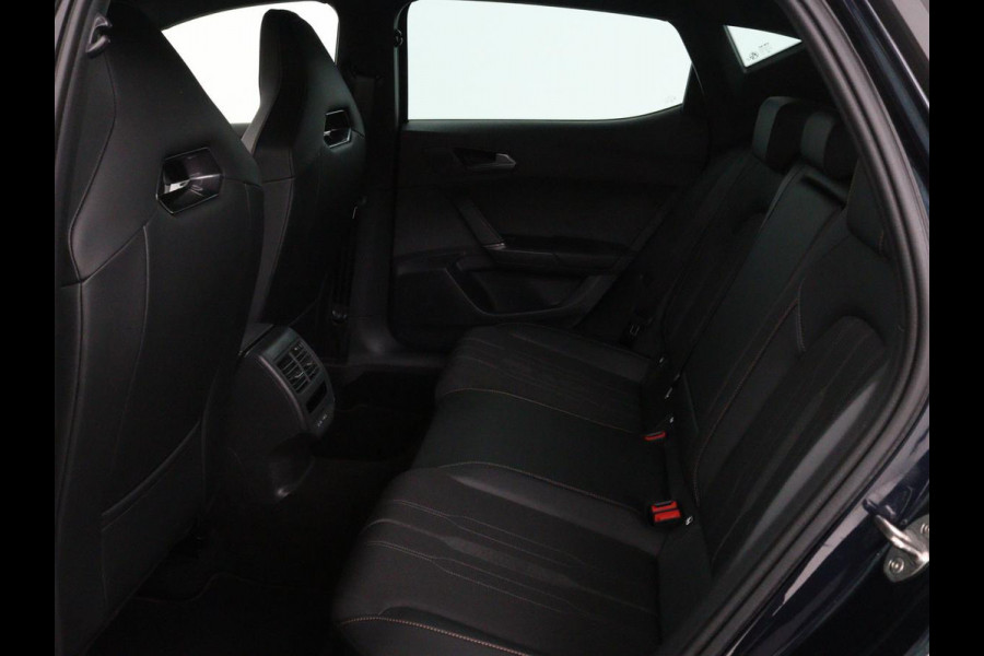 CUPRA Leon 1.4 e-Hybrid | Camera | Adaptive cruise | Stuurverwarming | Navigatie | Sportstoelen | Sfeerverlichting | Keyless | Full LED | PHEV