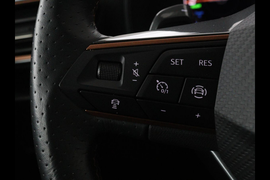 CUPRA Leon 1.4 e-Hybrid | Camera | Adaptive cruise | Stuurverwarming | Navigatie | Sportstoelen | Sfeerverlichting | Keyless | Full LED | PHEV