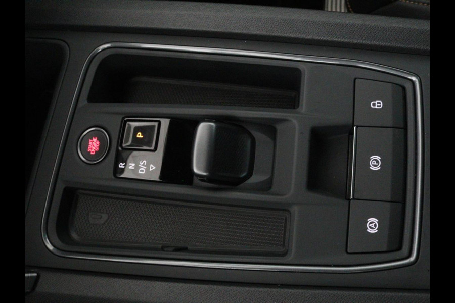 CUPRA Leon 1.4 e-Hybrid | Camera | Adaptive cruise | Stuurverwarming | Navigatie | Sportstoelen | Sfeerverlichting | Keyless | Full LED | PHEV