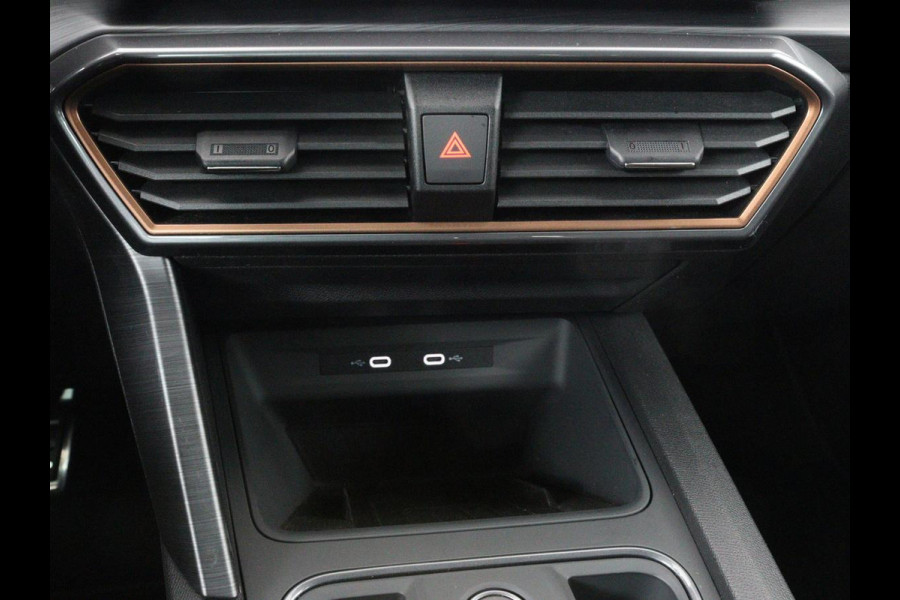 CUPRA Leon 1.4 e-Hybrid | Camera | Adaptive cruise | Stuurverwarming | Navigatie | Sportstoelen | Sfeerverlichting | Keyless | Full LED | PHEV