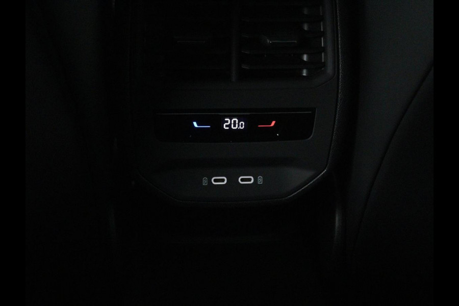 CUPRA Leon 1.4 e-Hybrid | Camera | Adaptive cruise | Stuurverwarming | Navigatie | Sportstoelen | Sfeerverlichting | Keyless | Full LED | PHEV
