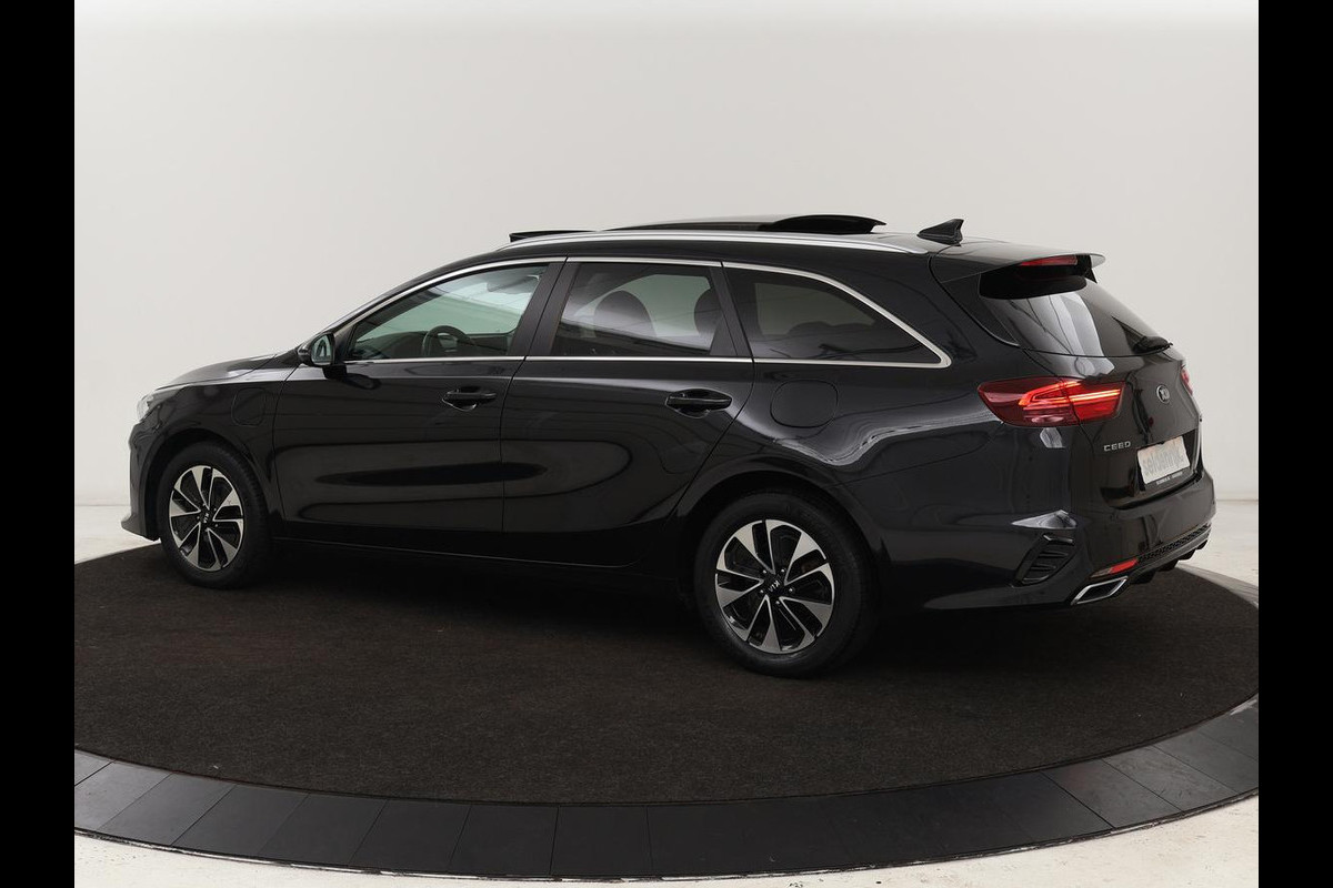 Kia Ceed 1.6 GDI PHEV DynamicLine | Panoramadak | Camera | Carplay | Navigatie | Full LED | Climate control | Digital Cockpit | Cruise control | Bluetooth Kia Ceed 1.6 GDI PHEV DynamicLine | Panoramadak | Camera | Carplay | Navigatie | Full LED | Climate control | Digital Cockpit | Cruise control | Bluetooth