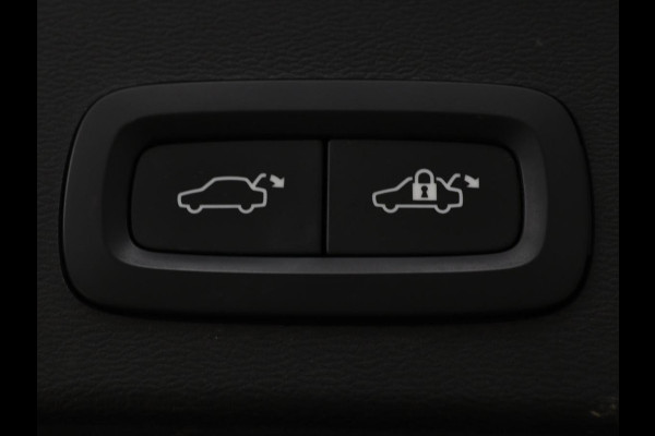 Volvo XC40 1.5 T4 Recharge Incription Expression | Leder | Trekhaak | Camera | Carplay | Keyless | Full LED | Parkeerhulp | Cruise control | Climate control