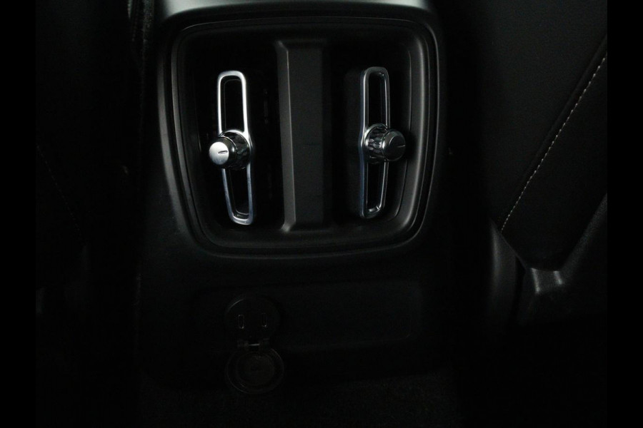 Volvo XC40 1.5 T4 Recharge Incription Expression | Leder | Trekhaak | Camera | Carplay | Keyless | Full LED | Parkeerhulp | Cruise control | Climate control