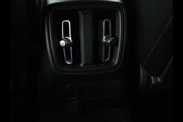 Volvo XC40 1.5 T4 Recharge Incription Expression | Leder | Trekhaak | Camera | Carplay | Keyless | Full LED | Parkeerhulp | Cruise control | Climate control
