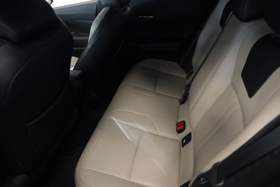 Toyota C-HR 1.8 Hybrid Bi-Tone Keyless Go & Start