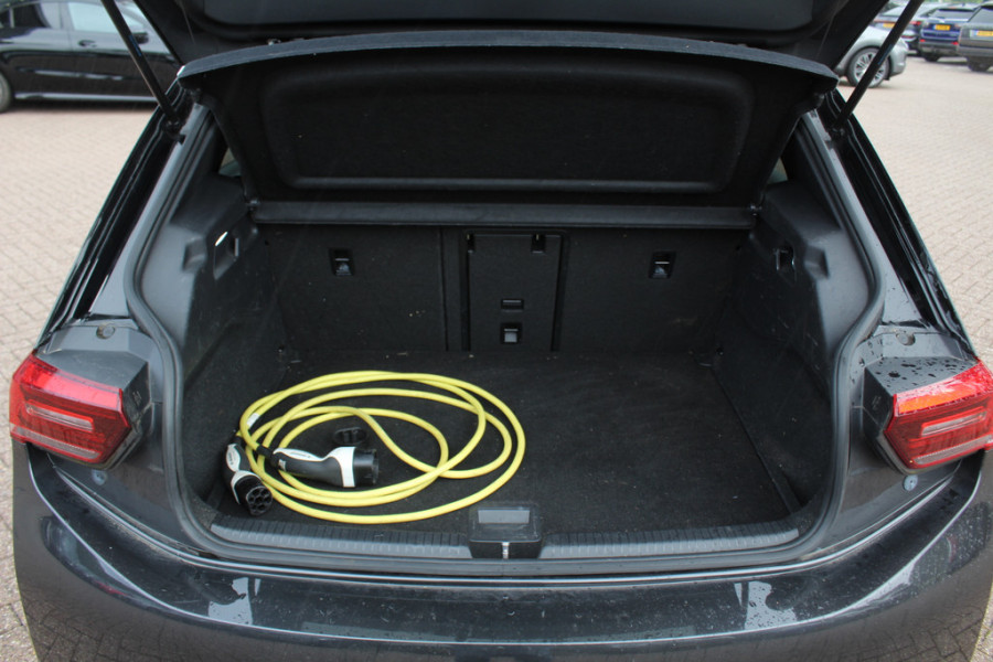 Volkswagen ID.3 First Max 58 kWh / Full option! / Panoramadak / Camera / Head-up / Keyless / 20'' / ACC / Dodehoek / Elektr. stoelen / Massage / Navigatie / Stuurverwarming