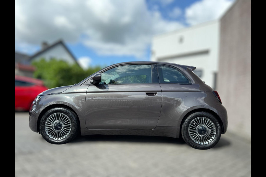 Fiat 500 Action 24 kWh PARKEERSENSOREN / CARPLAY / CRUISE CONTROL / ECC / STOELVERWARMING / WEING KM'S