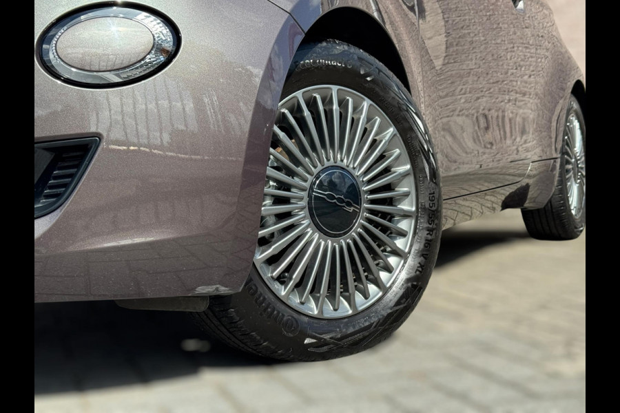 Fiat 500 Action 24 kWh PARKEERSENSOREN / CARPLAY / CRUISE CONTROL / ECC / STOELVERWARMING / WEING KM'S