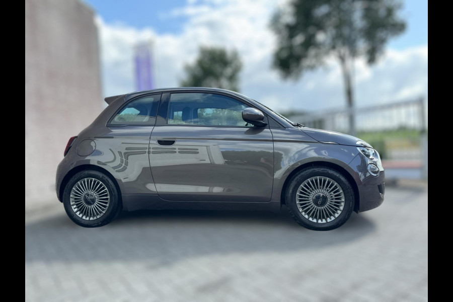 Fiat 500 Action 24 kWh PARKEERSENSOREN / CARPLAY / CRUISE CONTROL / ECC / STOELVERWARMING / WEING KM'S