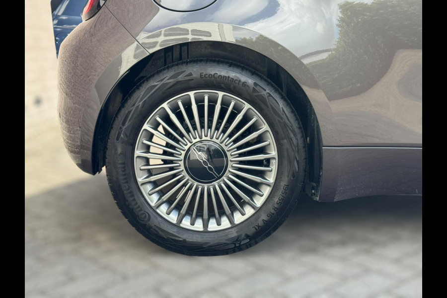 Fiat 500 Action 24 kWh PARKEERSENSOREN / CARPLAY / CRUISE CONTROL / ECC / STOELVERWARMING / WEING KM'S