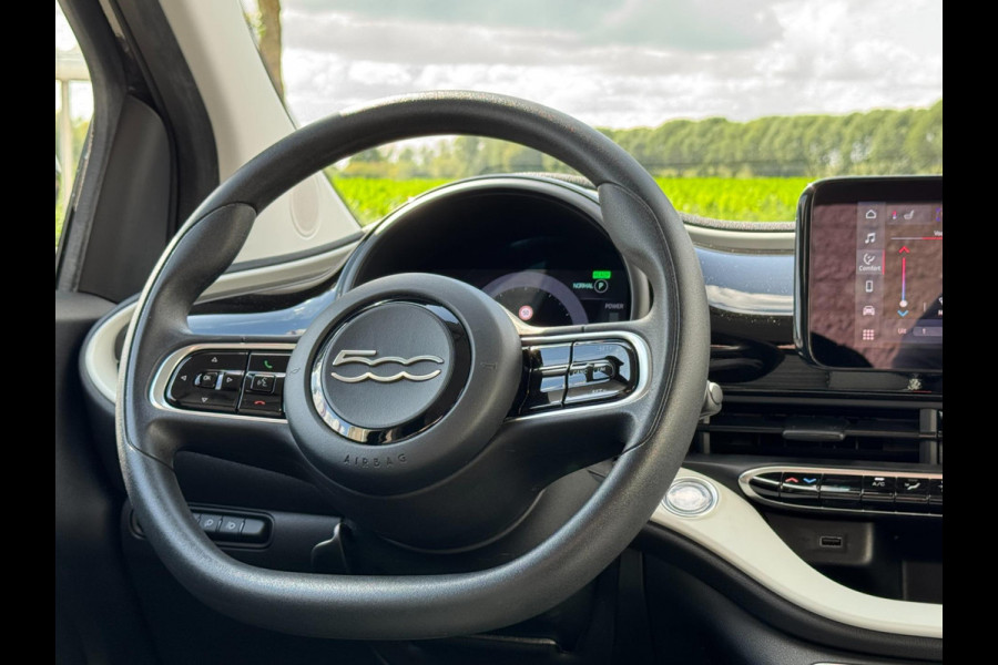 Fiat 500 Action 24 kWh PARKEERSENSOREN / CARPLAY / CRUISE CONTROL / ECC / STOELVERWARMING / WEING KM'S