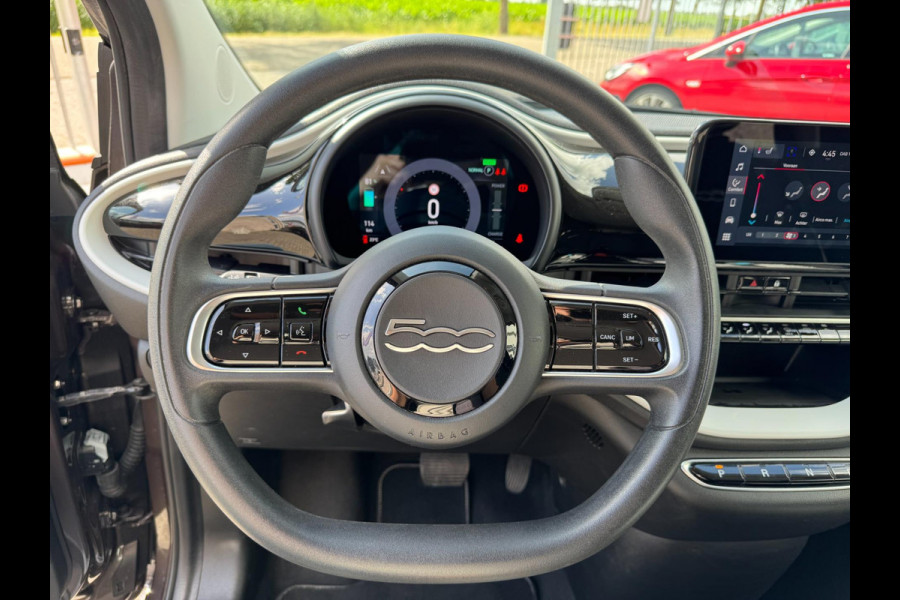 Fiat 500 Action 24 kWh PARKEERSENSOREN / CARPLAY / CRUISE CONTROL / ECC / STOELVERWARMING / WEING KM'S