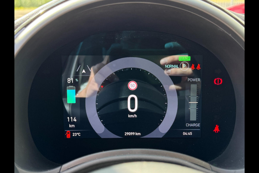 Fiat 500 Action 24 kWh PARKEERSENSOREN / CARPLAY / CRUISE CONTROL / ECC / STOELVERWARMING / WEING KM'S