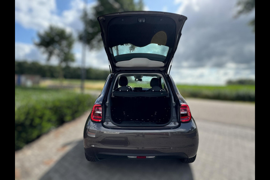 Fiat 500 Action 24 kWh PARKEERSENSOREN / CARPLAY / CRUISE CONTROL / ECC / STOELVERWARMING / WEING KM'S
