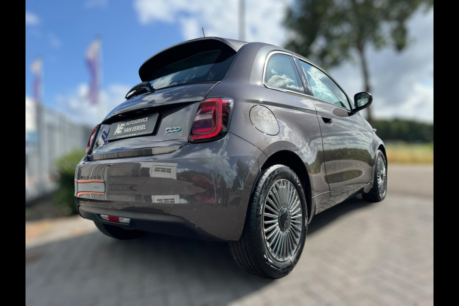 Fiat 500 Action 24 kWh PARKEERSENSOREN / CARPLAY / CRUISE CONTROL / ECC / STOELVERWARMING / WEING KM'S