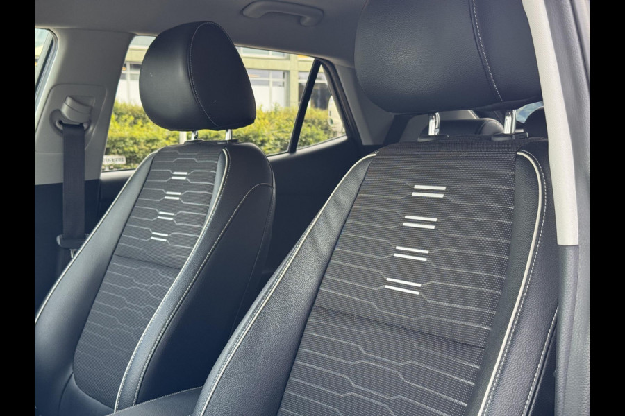 Kia Stonic 1.0 T-GDi MHEV GT-Line | 1e Eigenaar | Nederlandse Dealer onderhouden auto | Trekhaak | Apple Carplay