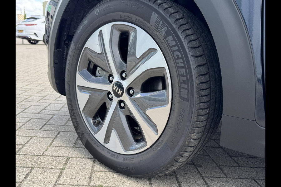 Kia e-Niro ExecutiveLine 64 kWh | Schuifdak | Leder | 1e Eigenaar | Stoelventilatie | JBL Audio | Trekhaak