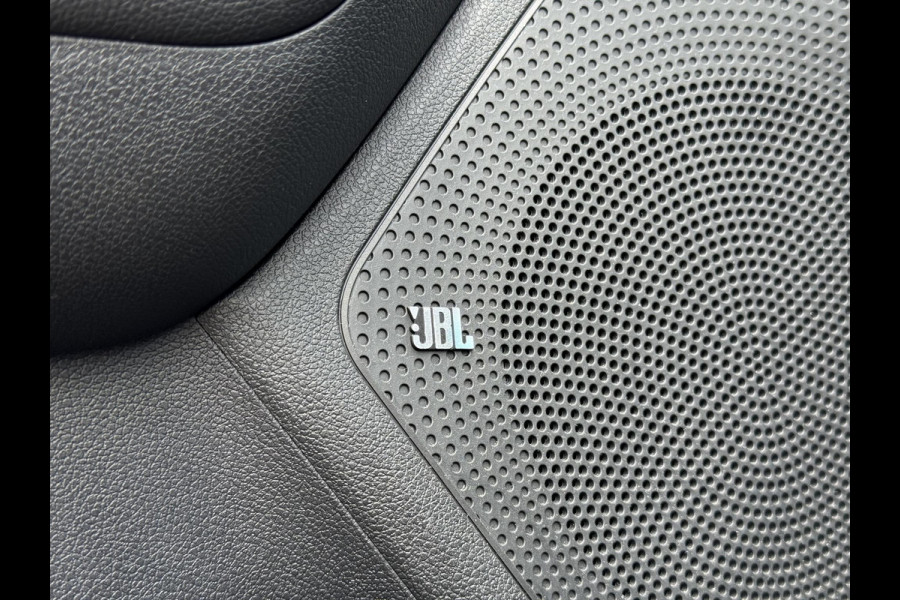 Kia e-Niro ExecutiveLine 64 kWh | Schuifdak | Leder | 1e Eigenaar | Stoelventilatie | JBL Audio | Trekhaak