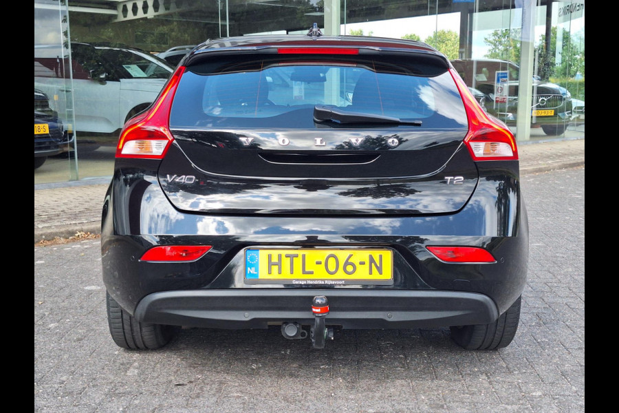 Volvo V40 2.0 T2 Momentum | Full LED | Trekhaak 1500kg | Climate | Navi | CC | Zeer mooi! | occasion