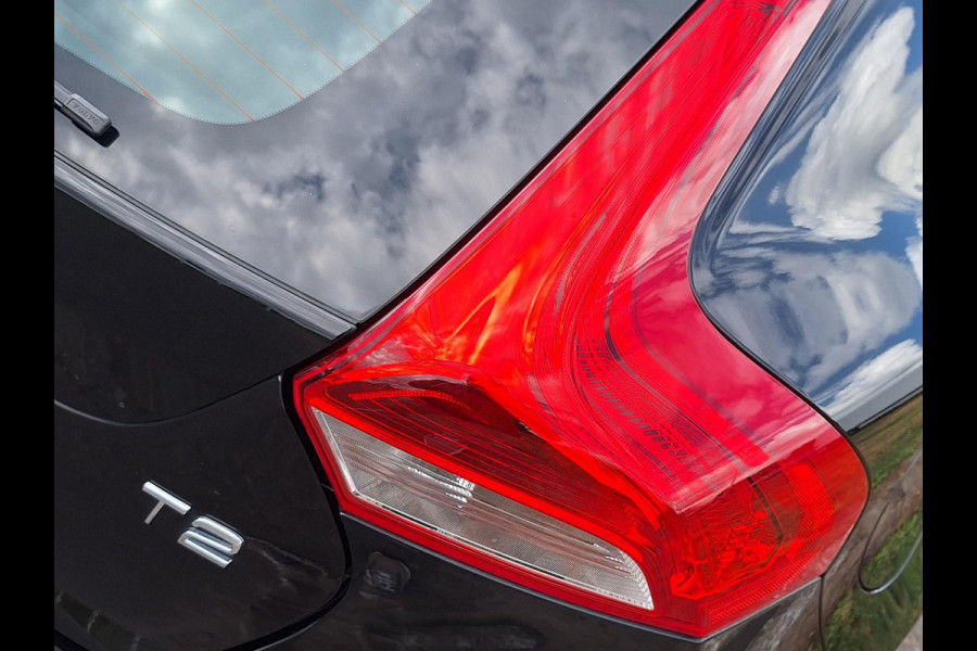Volvo V40 2.0 T2 Momentum | Full LED | Trekhaak 1500kg | Climate | Navi | CC | Zeer mooi! | occasion