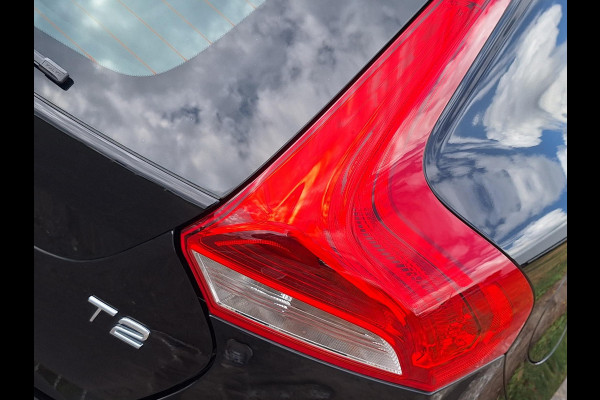 Volvo V40 2.0 T2 Momentum | Full LED | Trekhaak 1500kg | Climate | Navi | CC | Zeer mooi! | occasion