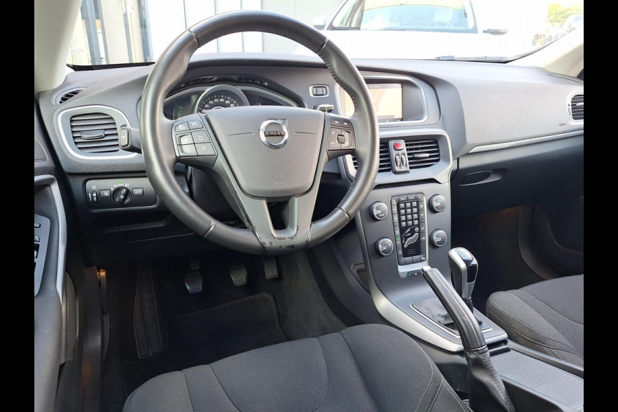 Volvo V40 2.0 T2 Momentum | Full LED | Trekhaak 1500kg | Climate | Navi | CC | Zeer mooi! | occasion