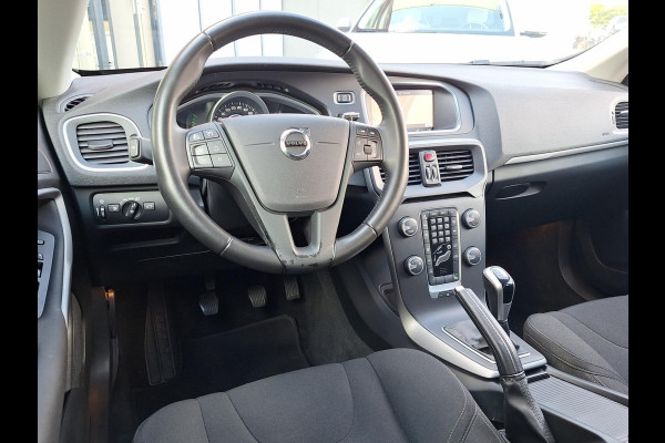 Volvo V40 2.0 T2 Momentum | Full LED | Trekhaak 1500kg | Climate | Navi | CC | Zeer mooi! | occasion